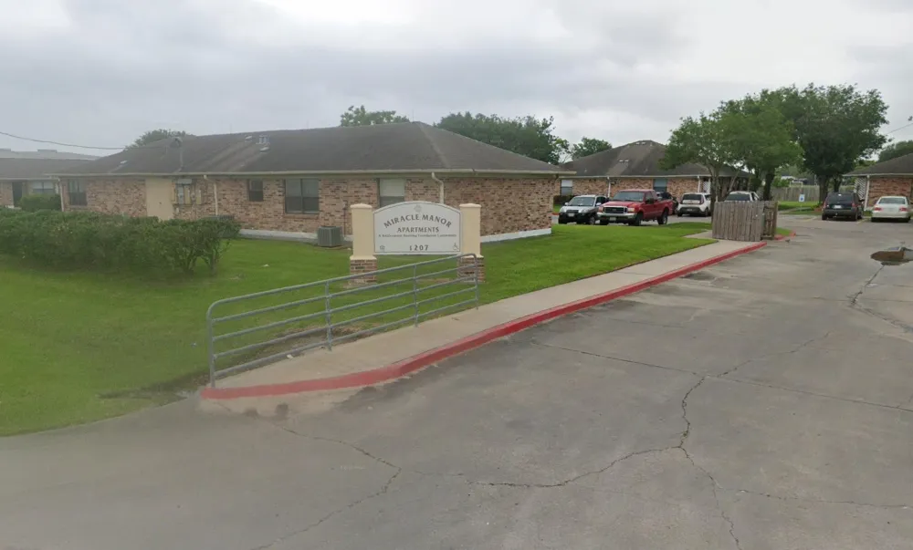 1207 Miracle Dr Edna, TX 77957