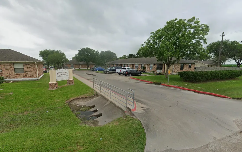 1207 Miracle Dr Edna, TX 77957