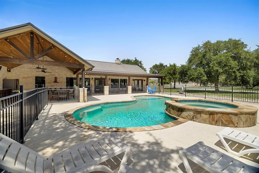 43 Heartstone Lane Concan, TX 78838