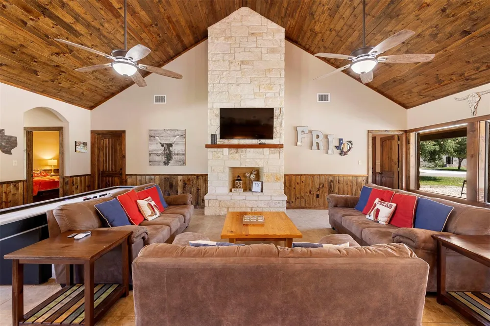 43 Heartstone Lane Concan, TX 78838