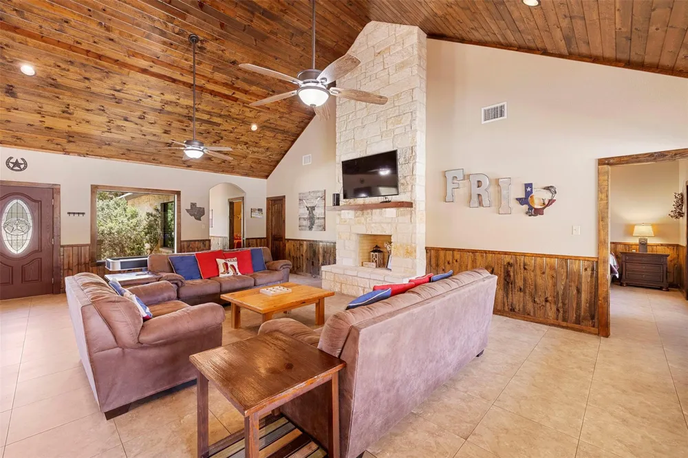 43 Heartstone Lane Concan, TX 78838
