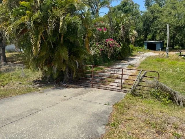 10709 E BAY ROAD Gibsonton, FL 33534