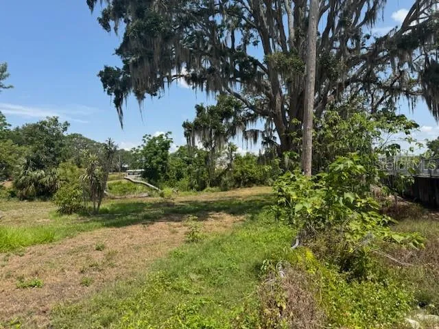 10709 E BAY ROAD Gibsonton, FL 33534
