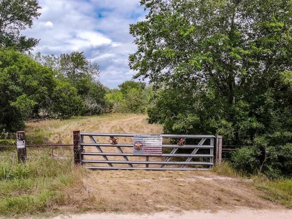 502 Robertson Road Smiley, TX 78159