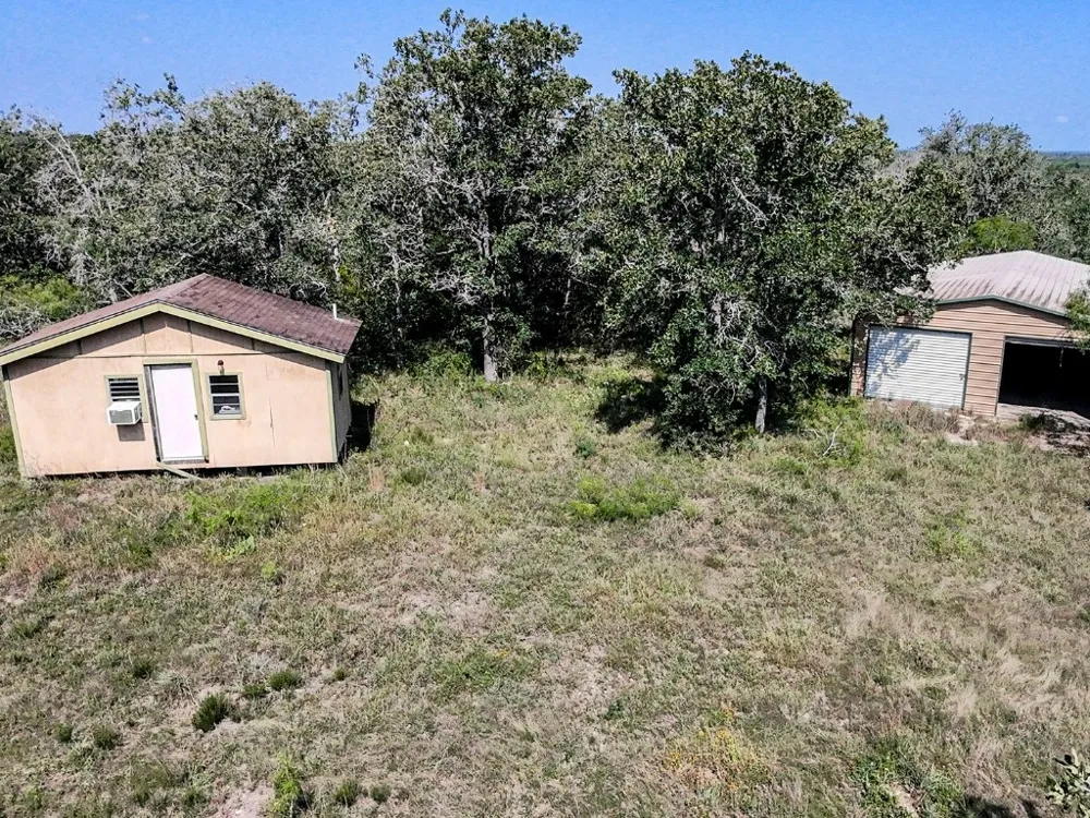 502 Robertson Road Smiley, TX 78159