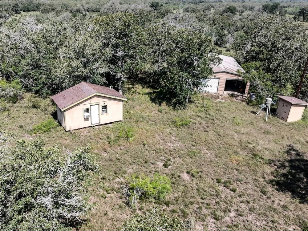 502 Robertson Road Smiley, TX 78159