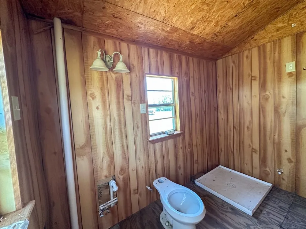 502 Robertson Road Smiley, TX 78159