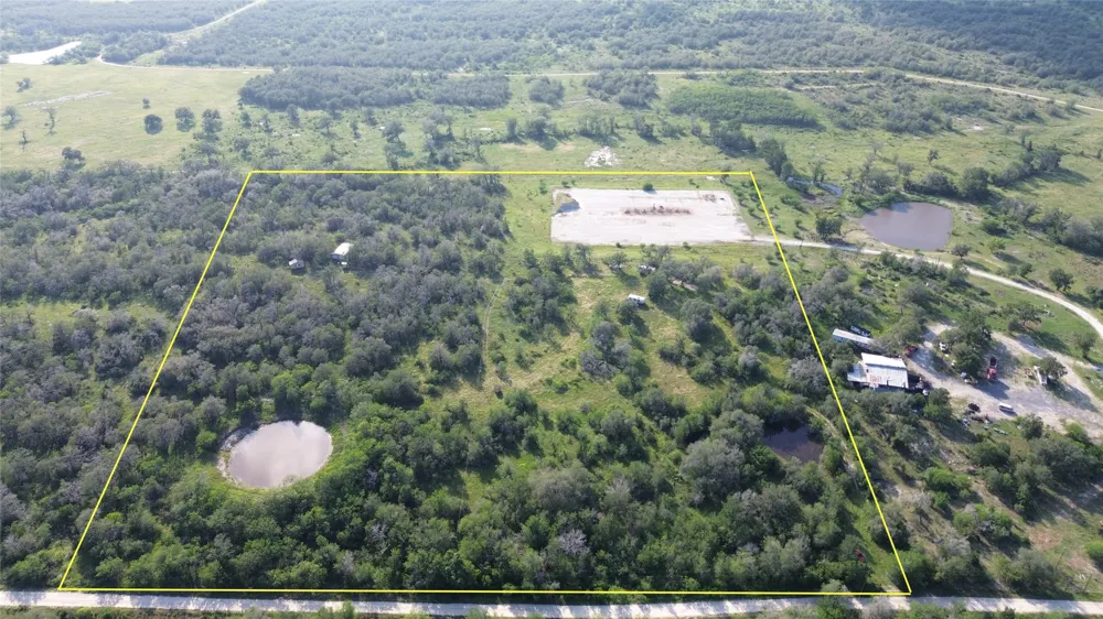 502 Robertson Road Smiley, TX 78159