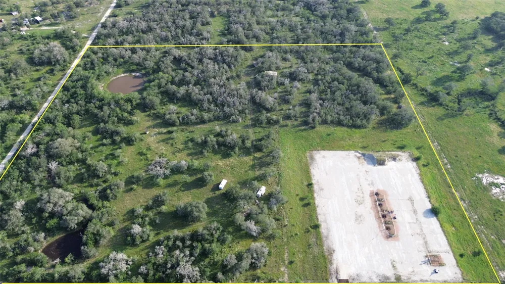 502 Robertson Road Smiley, TX 78159