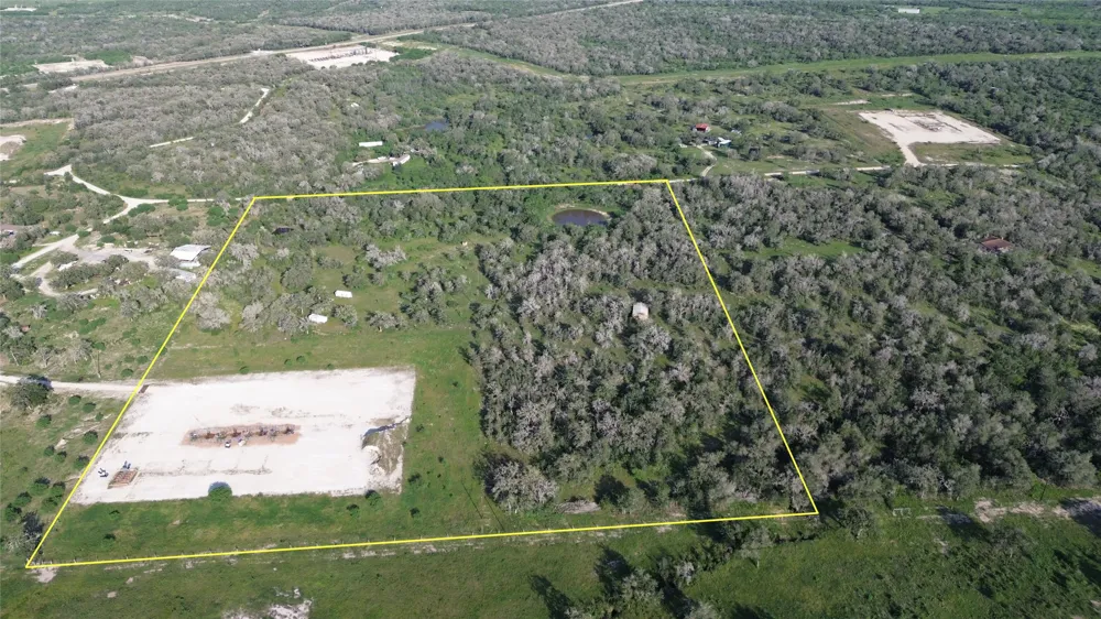 502 Robertson Road Smiley, TX 78159