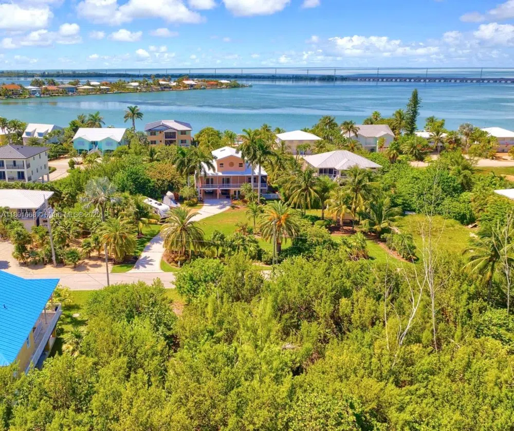 111 Jamaica St Duck, FL 33050