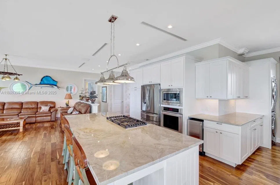 162 Bayview Dr Islamorada, FL 33036