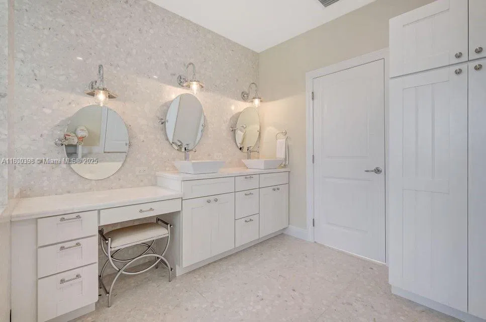 162 Bayview Dr Islamorada, FL 33036