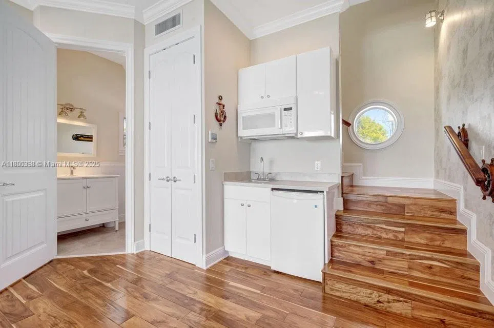 162 Bayview Dr Islamorada, FL 33036