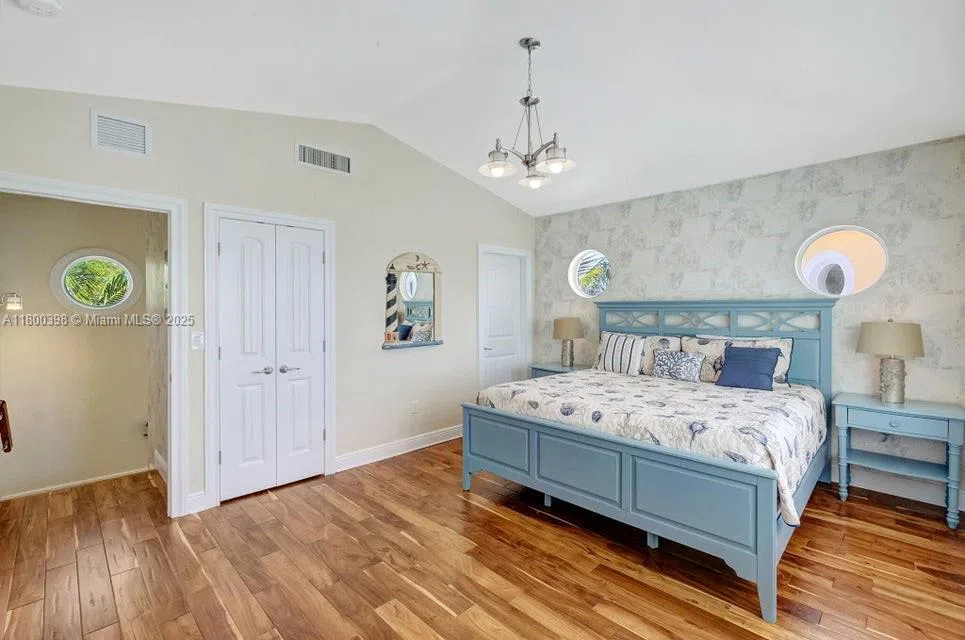 162 Bayview Dr Islamorada, FL 33036