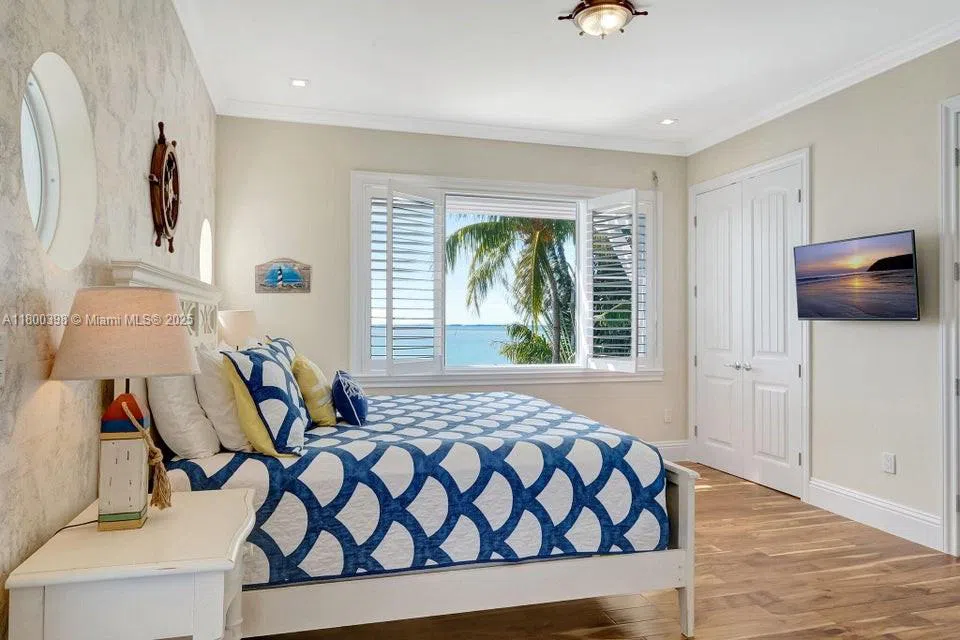 162 Bayview Dr Islamorada, FL 33036