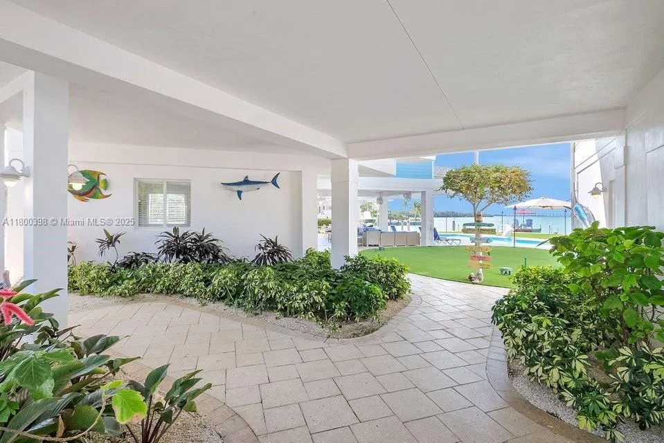 162 Bayview Dr Islamorada, FL 33036