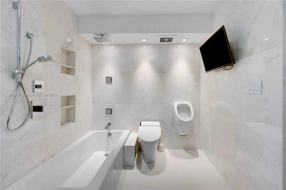 2030 S Ocean Dr #1707 Hallandale Beach, FL 33009