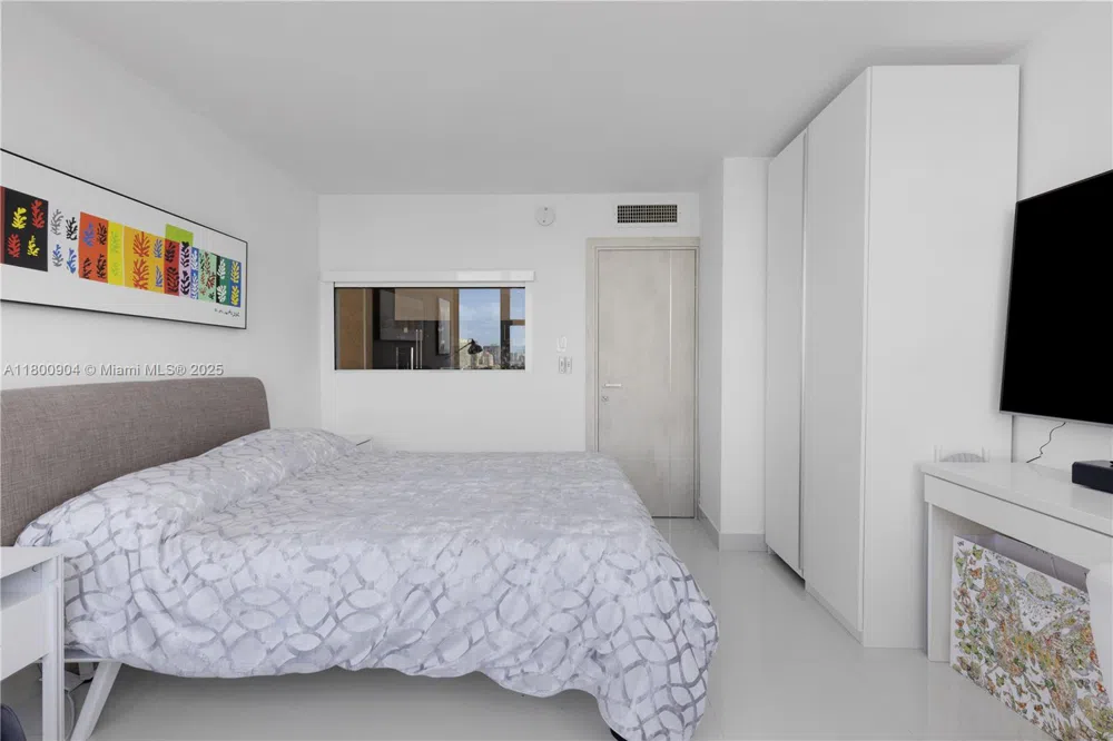 2030 S Ocean Dr #1707 Hallandale Beach, FL 33009