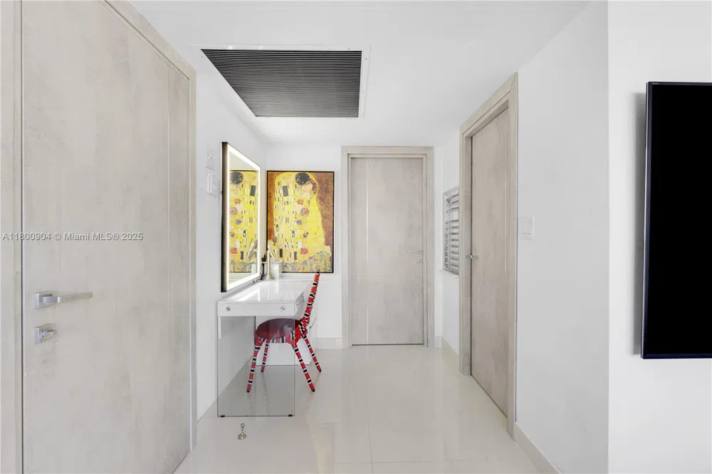 2030 S Ocean Dr #1707 Hallandale Beach, FL 33009