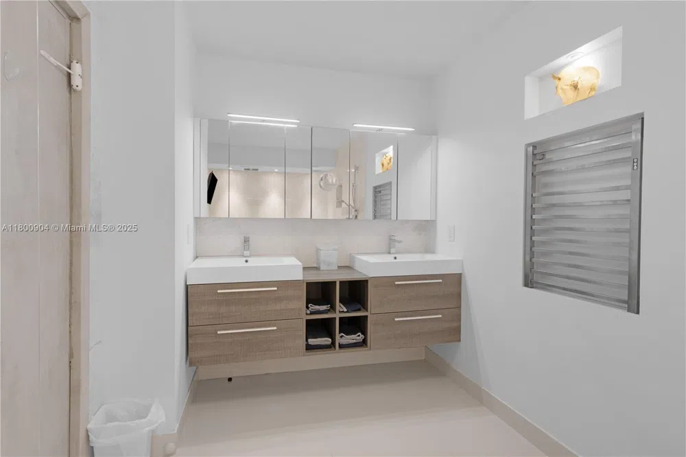 2030 S Ocean Dr #1707 Hallandale Beach, FL 33009