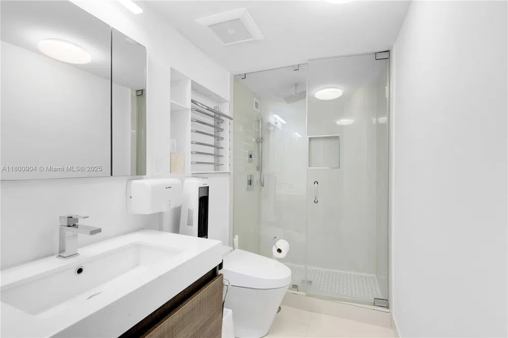2030 S Ocean Dr #1707 Hallandale Beach, FL 33009