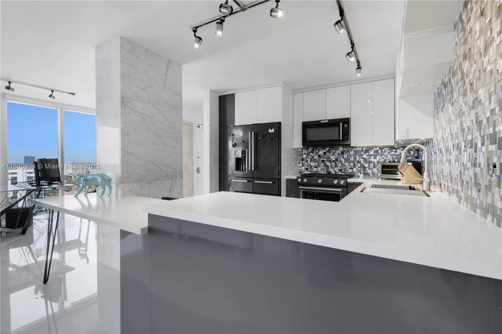 2030 S Ocean Dr #1707 Hallandale Beach, FL 33009