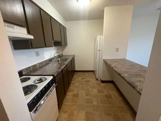 979 S Serrano Ave Los Angeles, CA 90006