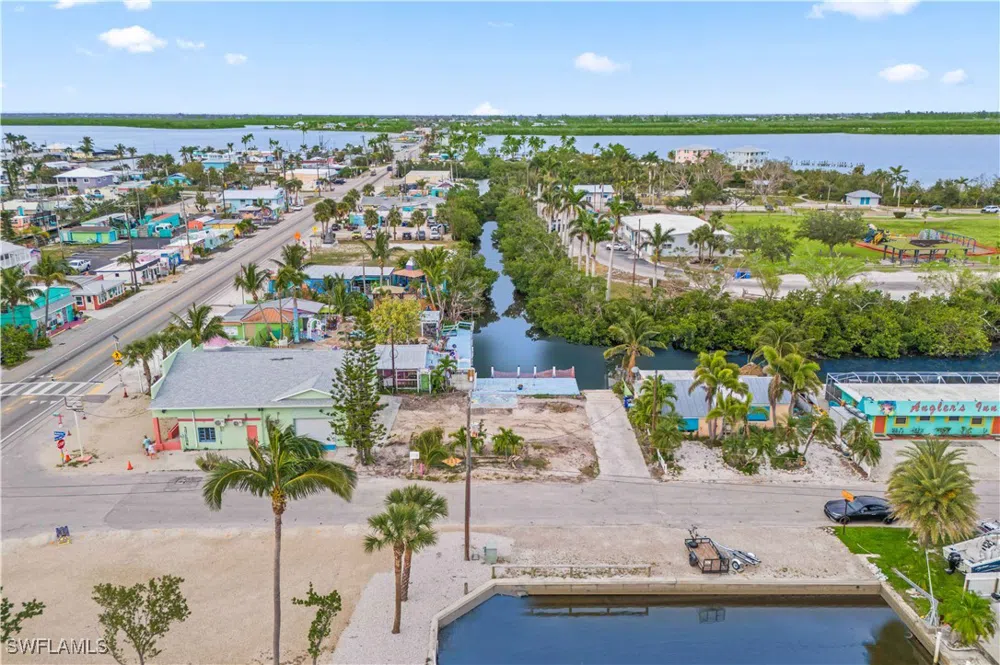 Matlacha Avenue Matlacha, FL 33993