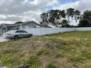 137 W 32 ST Hialeah, FL 33012