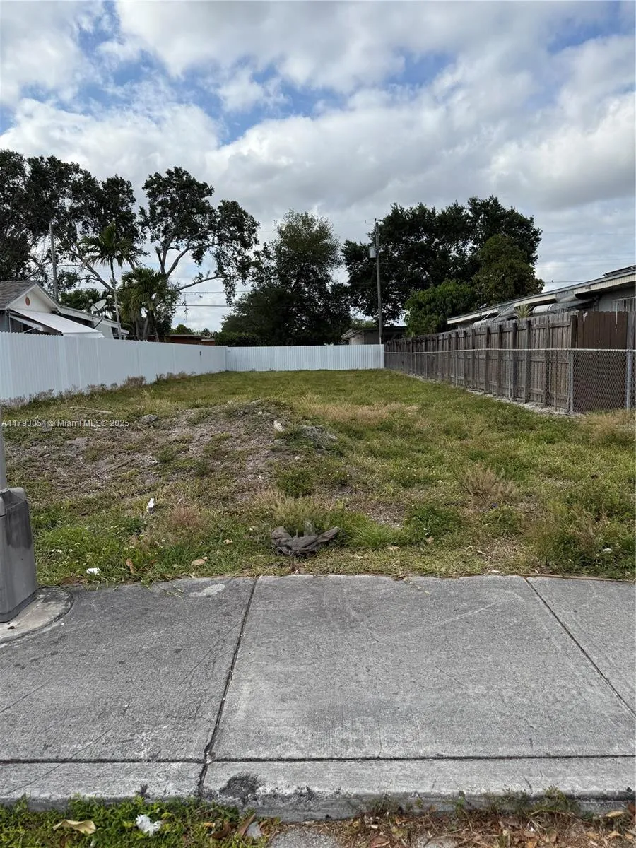 137 W 32 ST Hialeah, FL 33012