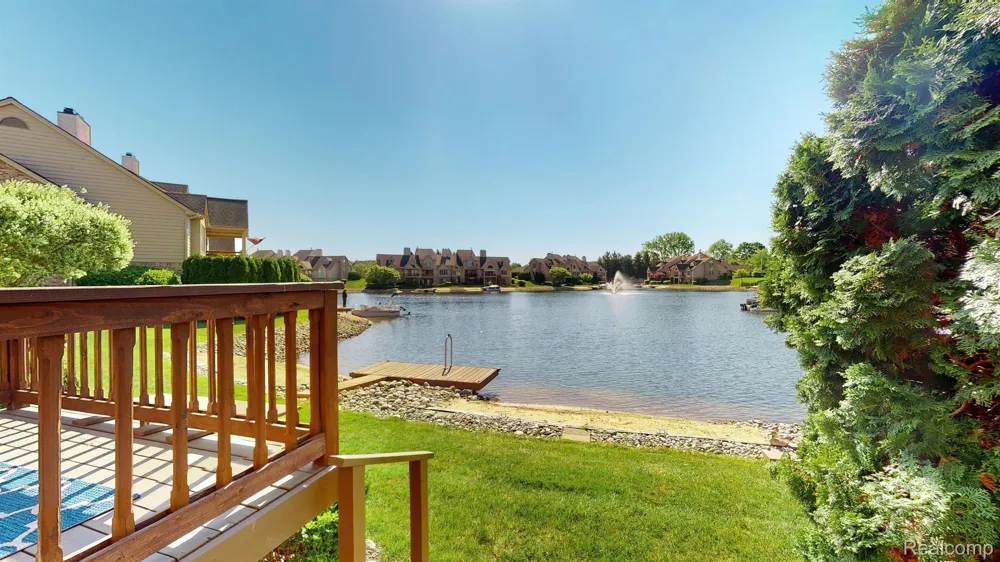 18182 W Blue Heron Drive W #91 Northville Township, MI 48168