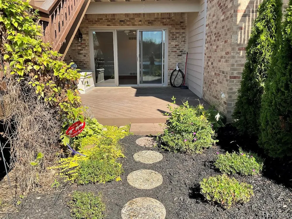 18182 W Blue Heron Drive W #91 Northville Township, MI 48168