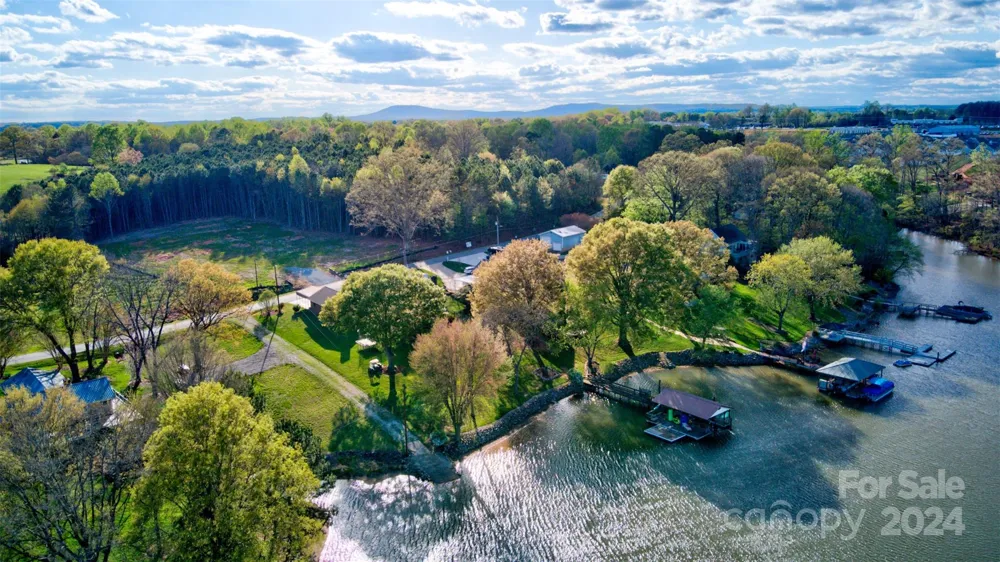 4271 Candlewood Drive Sherrills Ford, NC 28673