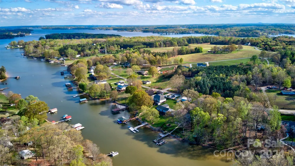 4271 Candlewood Drive Sherrills Ford, NC 28673
