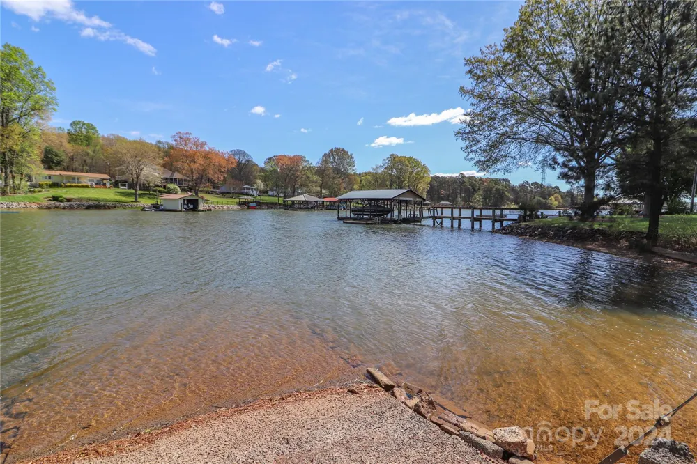 4271 Candlewood Drive Sherrills Ford, NC 28673