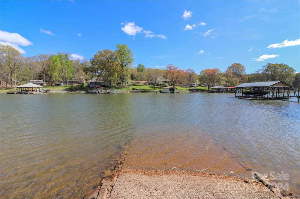 4271 Candlewood Drive Sherrills Ford, NC 28673