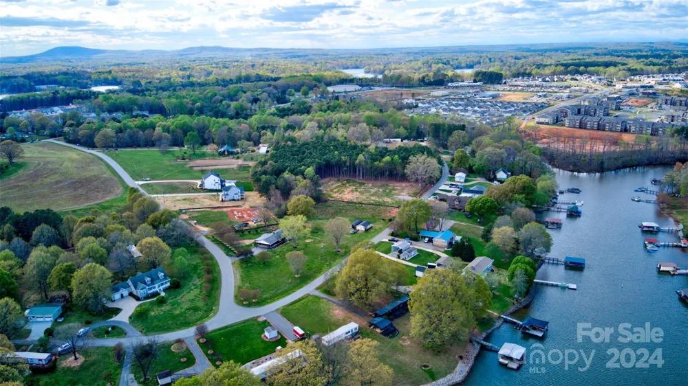 4271 Candlewood Drive Sherrills Ford, NC 28673