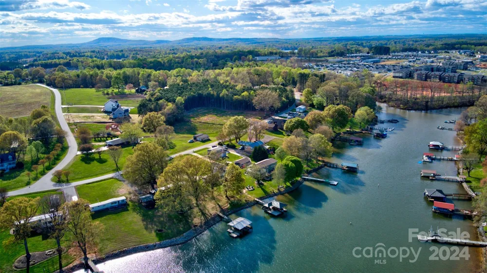 4271 Candlewood Drive Sherrills Ford, NC 28673
