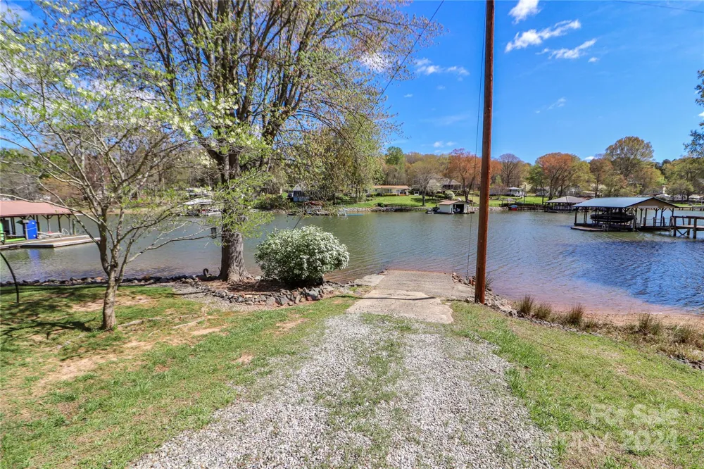 4271 Candlewood Drive Sherrills Ford, NC 28673
