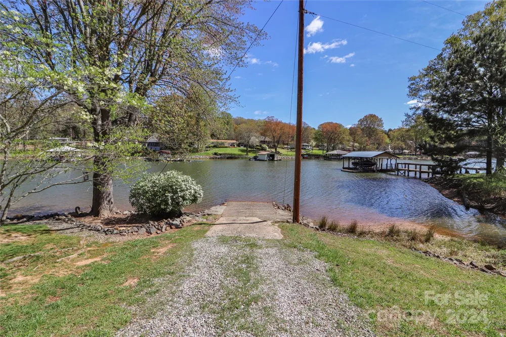 4271 Candlewood Drive Sherrills Ford, NC 28673