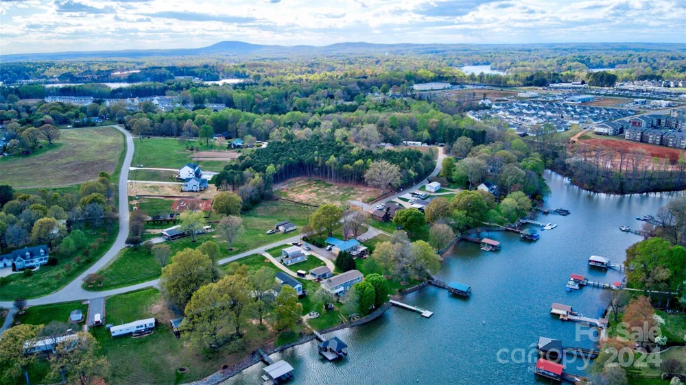 4271 Candlewood Drive Sherrills Ford, NC 28673