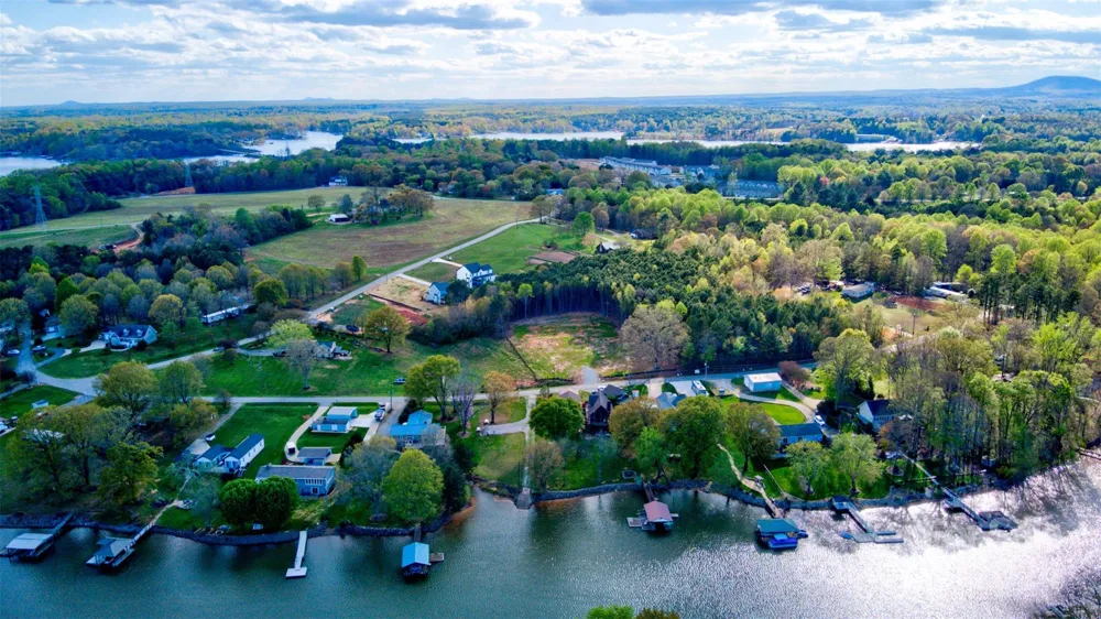 4271 Candlewood Drive Sherrills Ford, NC 28673