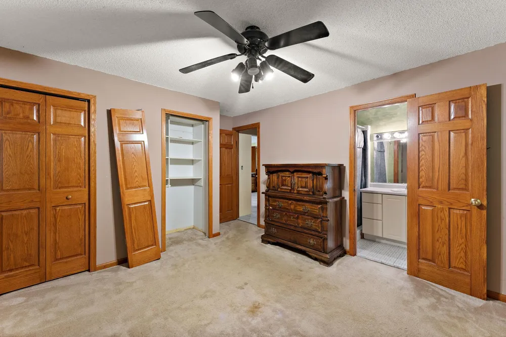 2300 Pagel Road Mendota Heights, MN 55120