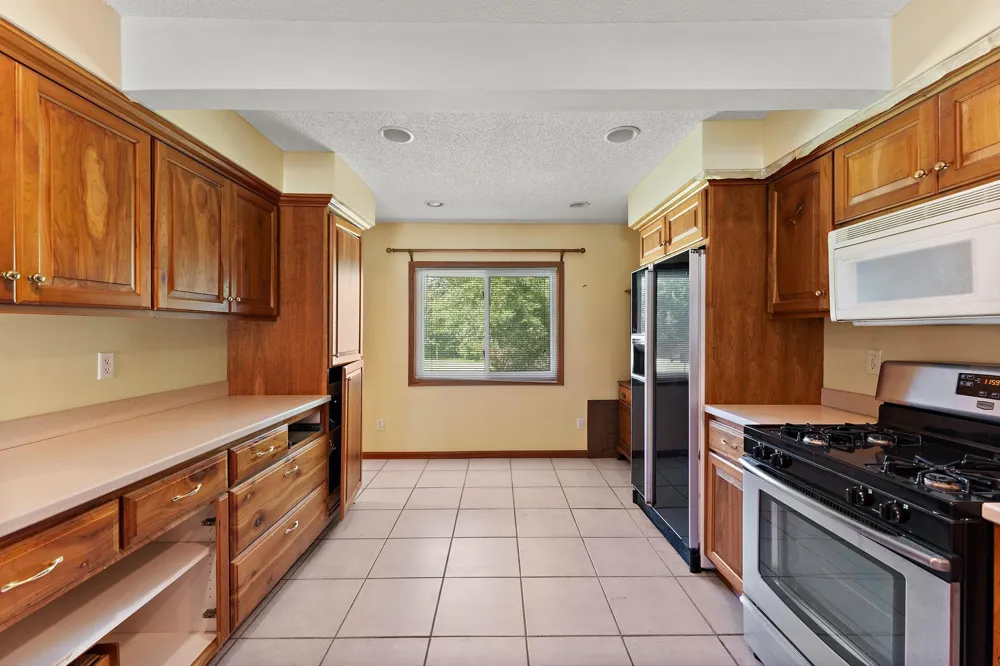 2300 Pagel Road Mendota Heights, MN 55120