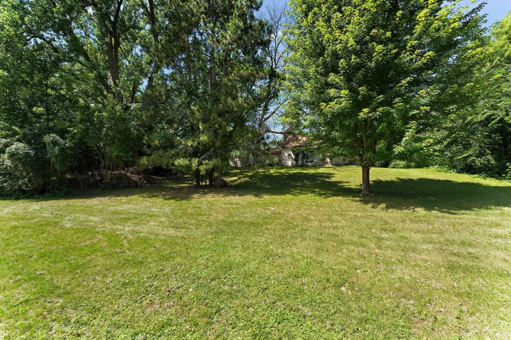 2300 Pagel Road Mendota Heights, MN 55120