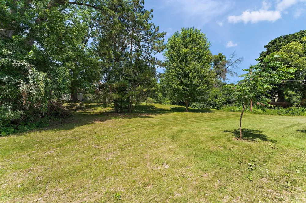 2300 Pagel Road Mendota Heights, MN 55120