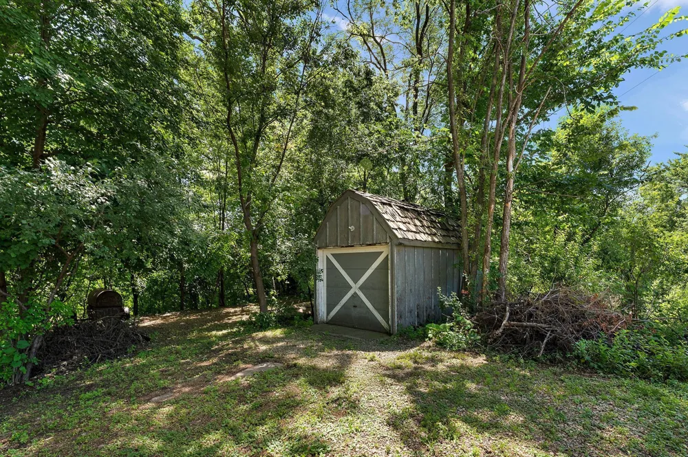 2300 Pagel Road Mendota Heights, MN 55120