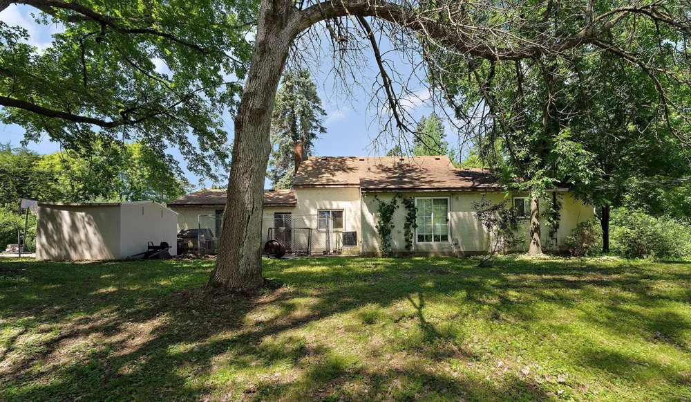 2300 Pagel Road Mendota Heights, MN 55120