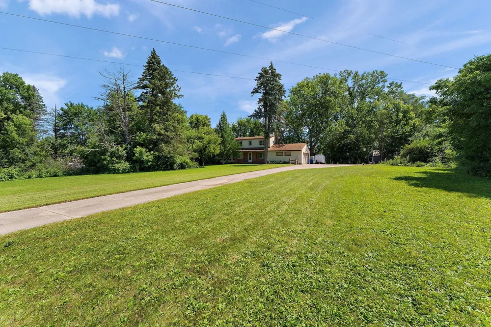 2300 Pagel Road Mendota Heights, MN 55120